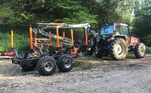 New toy has arrived 🚜🏗#forestry #trailer #bmf #valtra #valmet…